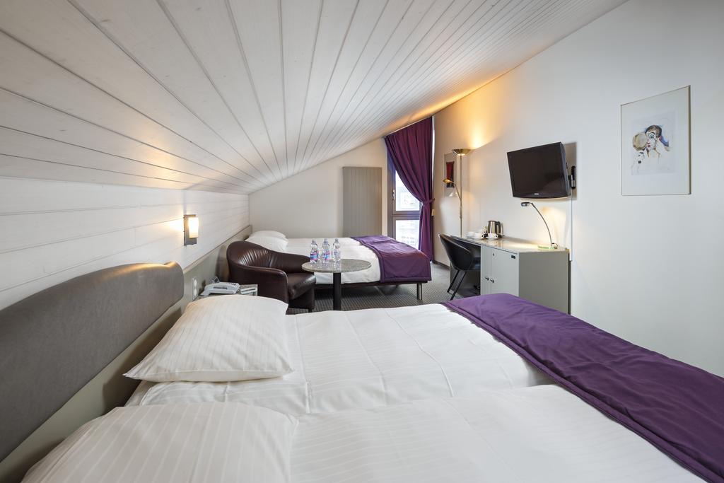 Hotel Fly Away Kloten Buitenkant foto