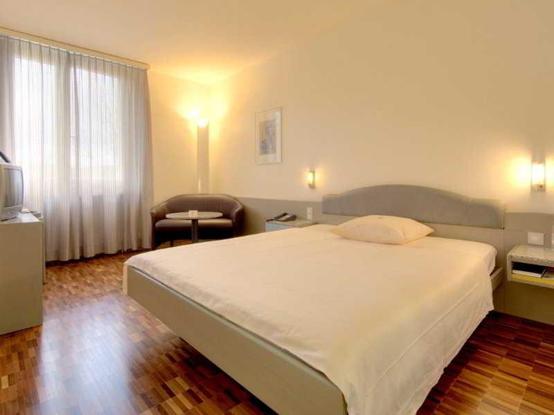 Hotel Fly Away Kloten Kamer foto