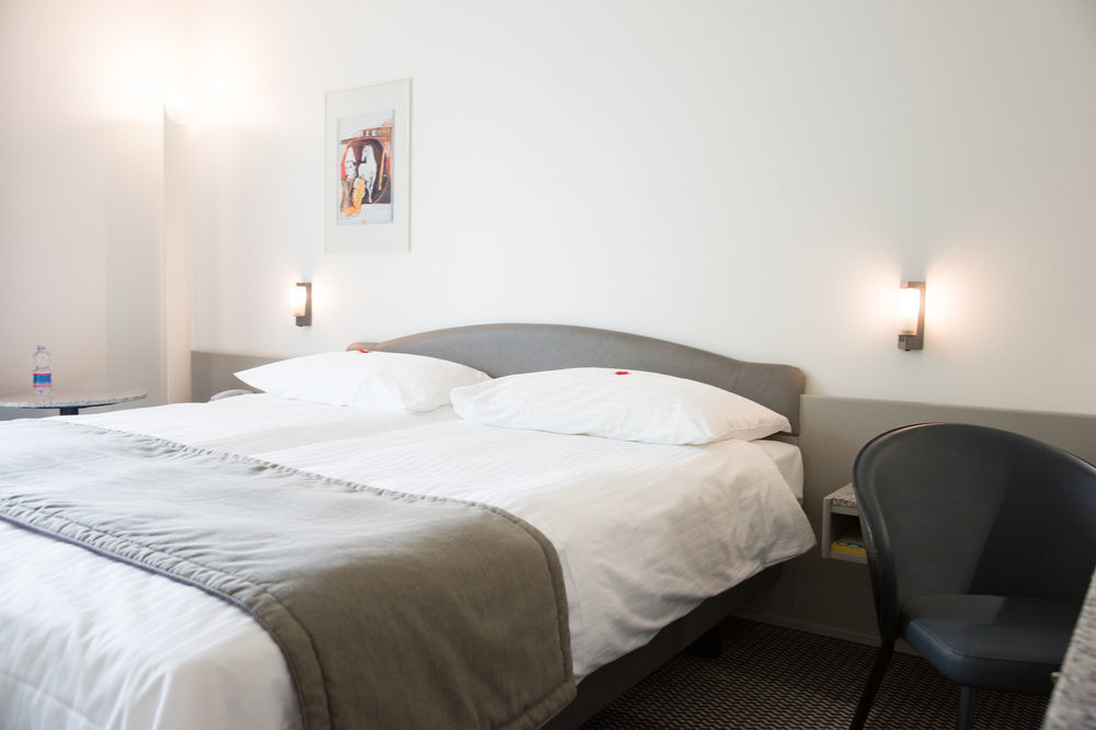 Hotel Fly Away Kloten Buitenkant foto