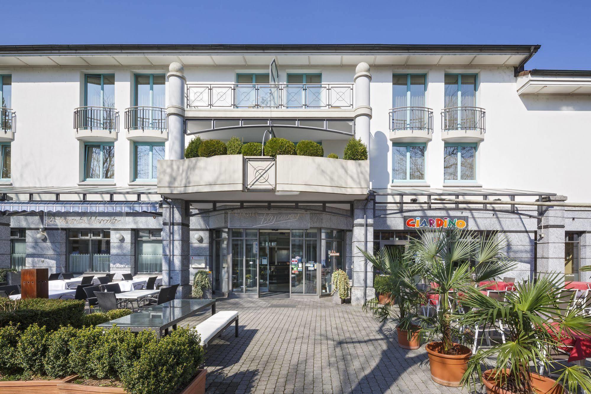 Hotel Fly Away Kloten Buitenkant foto