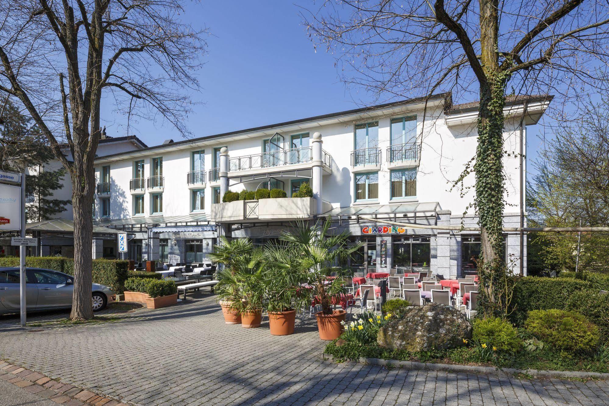 Hotel Fly Away Kloten Buitenkant foto