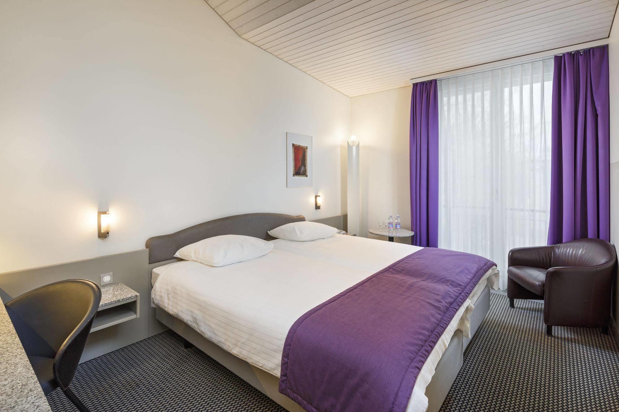 Hotel Fly Away Kloten Buitenkant foto